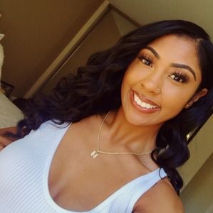 Meet your Posher, Monique